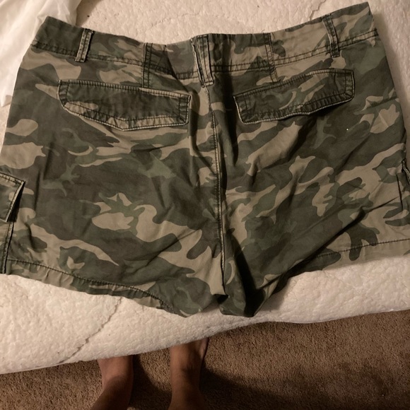 Old navy camo shorts 12 - Picture 3 of 3